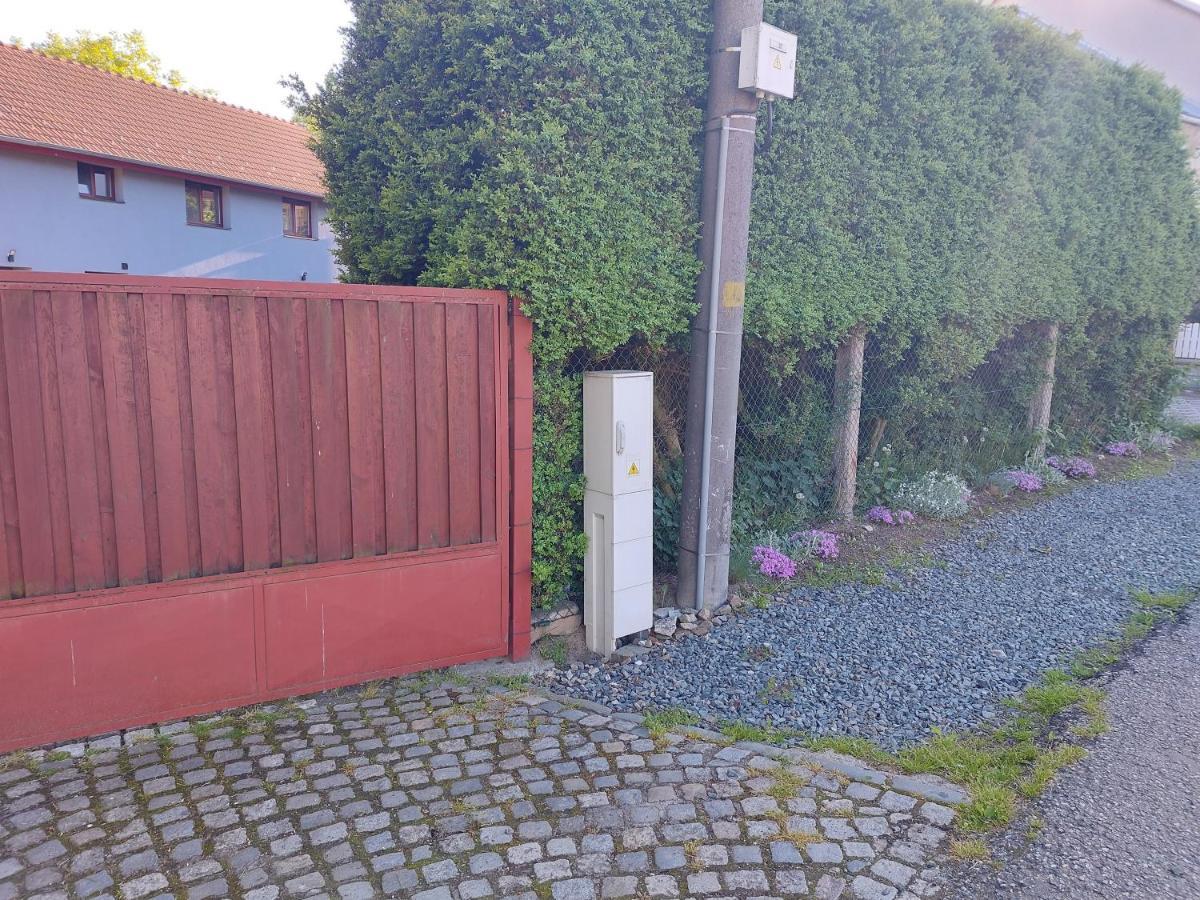 Apartmán u Kartouzky Dolany  Esterno foto